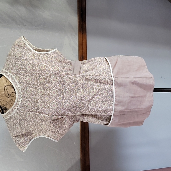 Authentic Original Vintage Style Other - Vintage floral front pockets back tie apron will fit up to XXL.